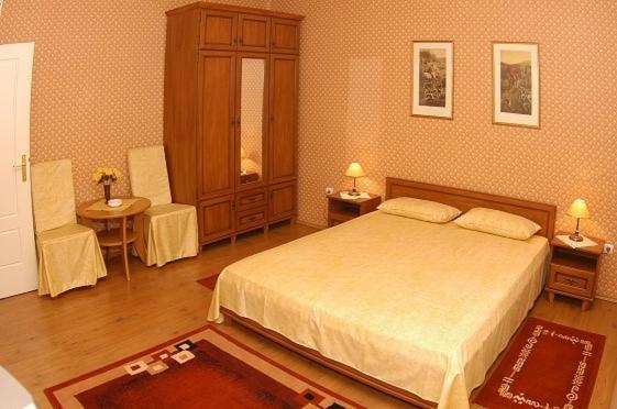 Peron Panzio Bed and Breakfast Debrecen Buitenkant foto